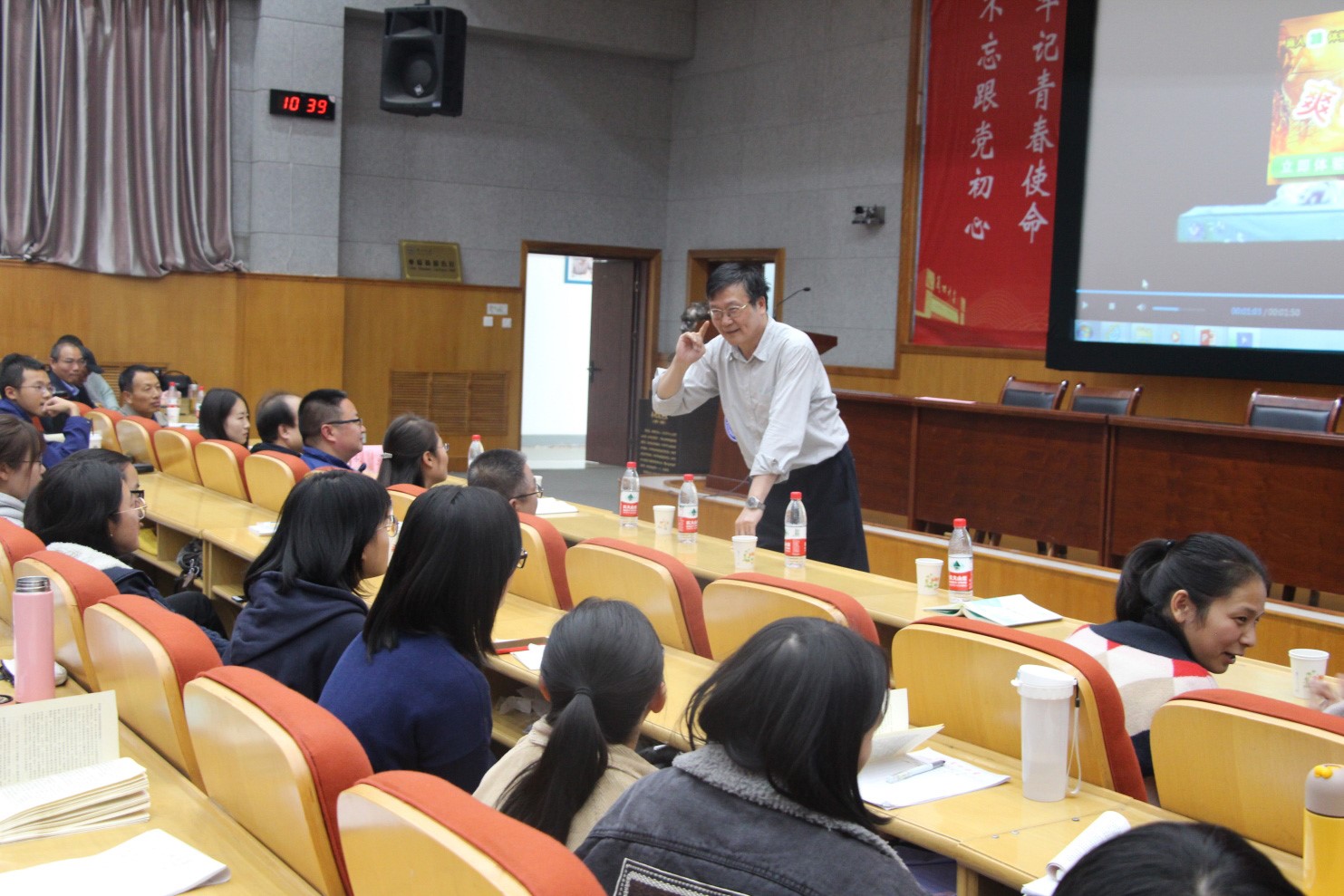 201910301572415854446110.jpg 老师.jpg