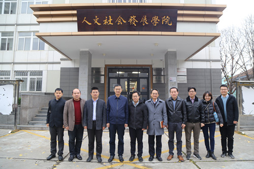 201911271574845126662302.jpg 图2西北农林科技大学合影_副本.jpg