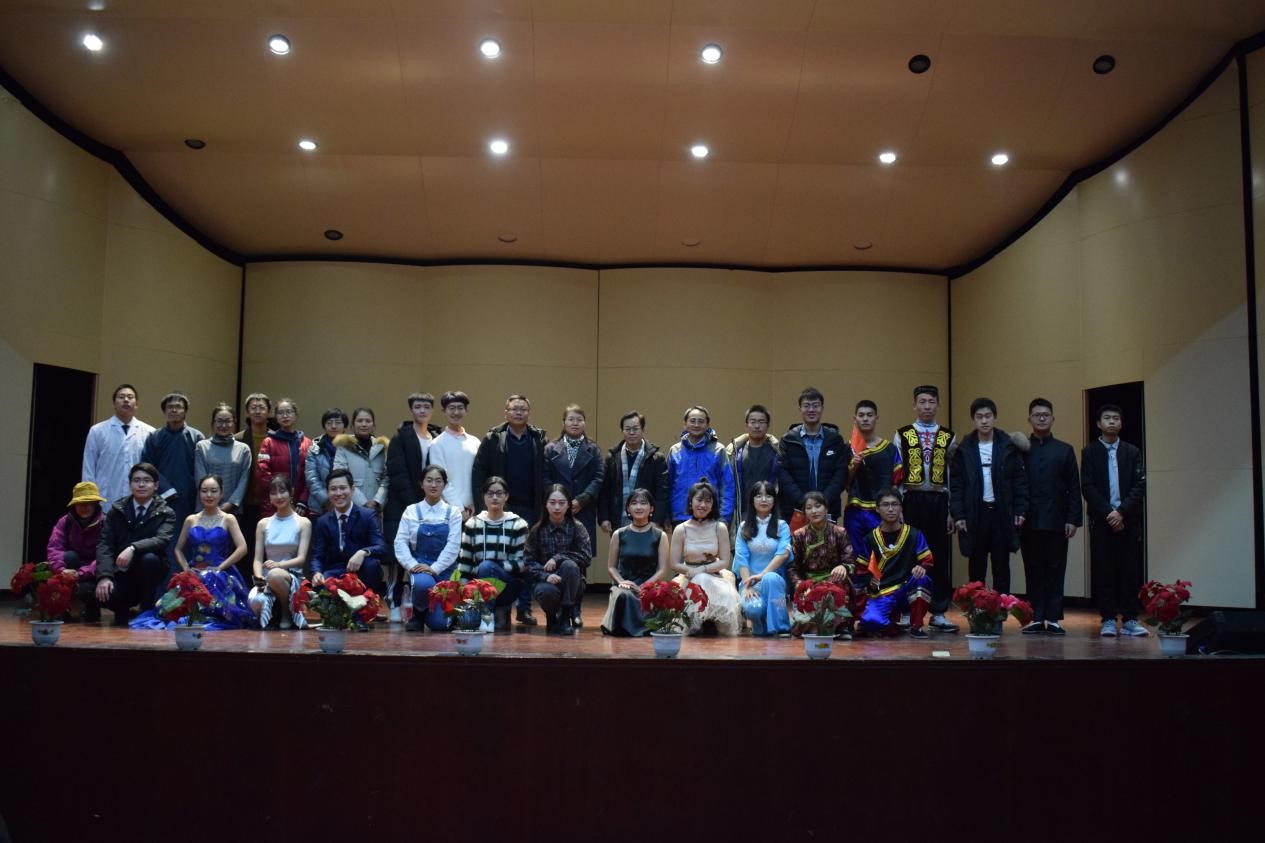 201912021575298531808653.jpg 领导.jpg